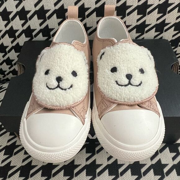 Converse Chuck Taylor All Star Toddler Sherpa Bear Shoes- Size 9 - Picture 1 of 7